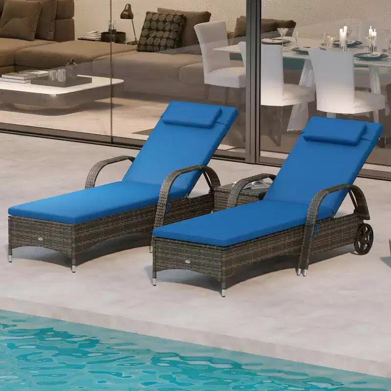 Ensemble de 2 chaises longues de patio en osier avec table, dossier réglable, roues, coussin et appuie-tête