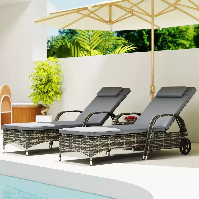 Ensemble de 2 chaises longues de patio en osier avec table, dossier réglable, roues, coussin et appuie-tête