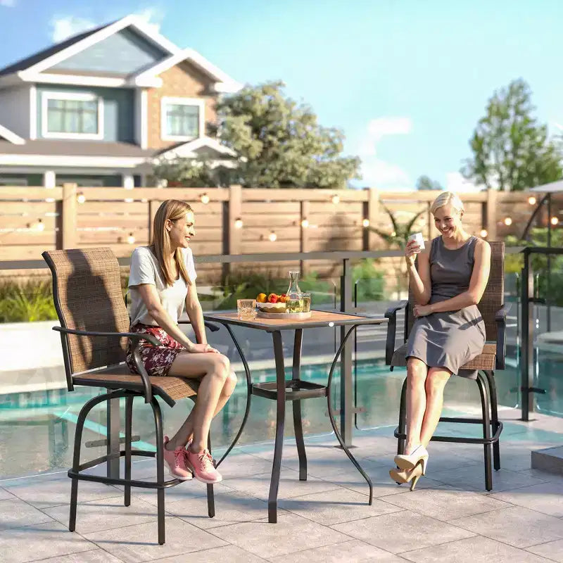 Lot de 2 tabourets de bar pivotants d'extérieur avec accoudoirs, chaises de terrasse hauteur bar avec cadre en acier pour balcon, bord de piscine