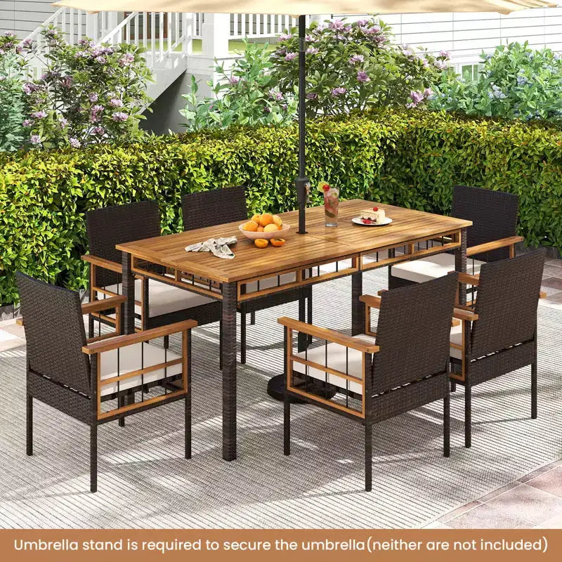 Set da pranzo da giardino Costway a 7 pezzi in vimini PE con foro per ombrellone da 1,97 pollici, cuscini per esterni marrone misto