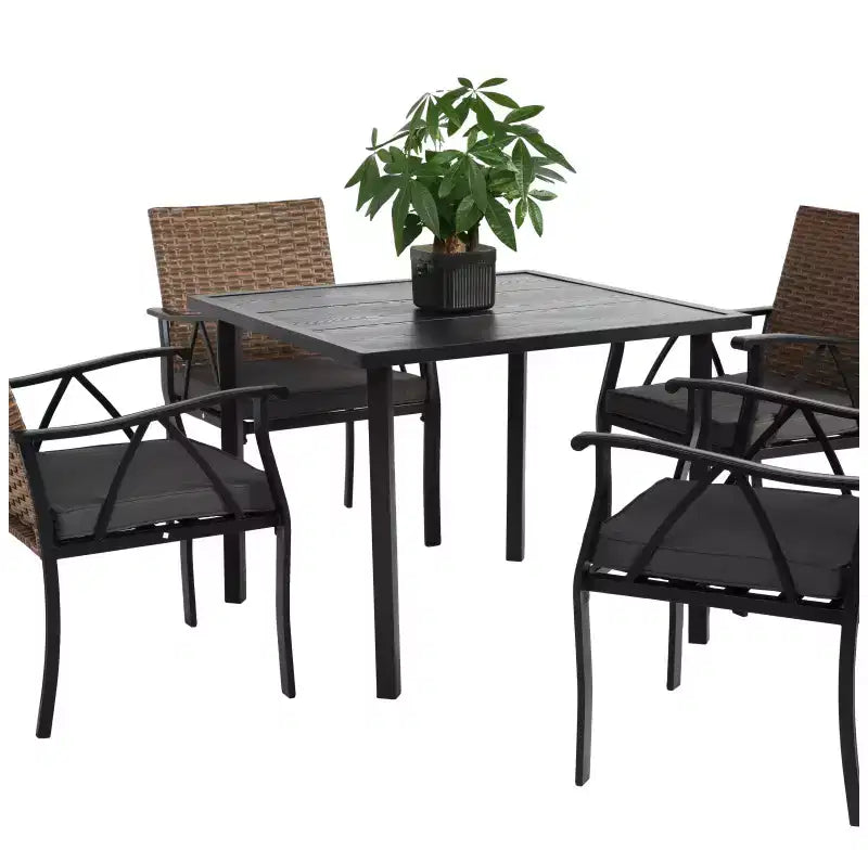 Tavolo e sedie da esterno in vimini a 5 pezzi Whisen, set tavolo e sedie da pranzo per patio con piano del tavolo quadrato in acciaio
