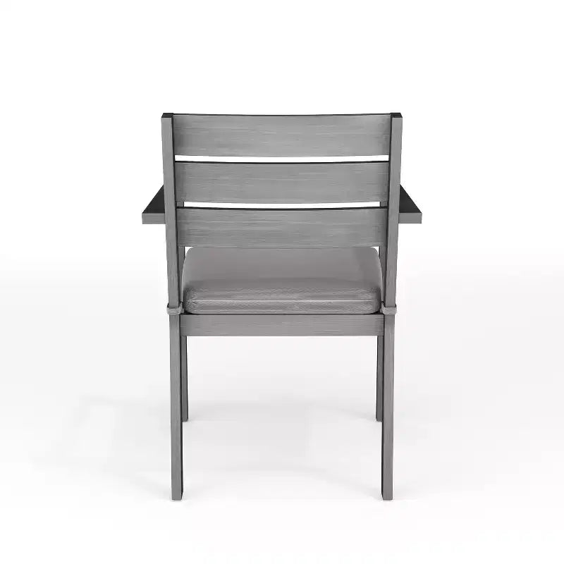 Set da patio in alluminio Martha Stewart Bedford da 5 pezzi, 4 poltrone da pranzo impilabili con cuscini, tavolo rotondo con base a cavalletto da 36 pollici, finitura spazzolata effetto legno
