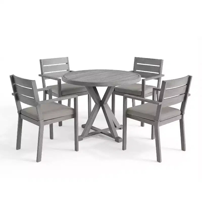 Ensemble de patio Martha Stewart Bedford 5 pièces en aluminium, 4 fauteuils de salle à manger empilables avec coussins, table ronde à piètement tréteau de 36 po, fini grain de bois brossé