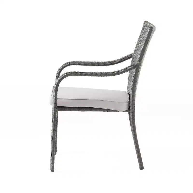 Christopher Knight Home Jose Ensemble de 5 chaises de patio modernes en fer avec design en rotin PE et table à manger en acacia