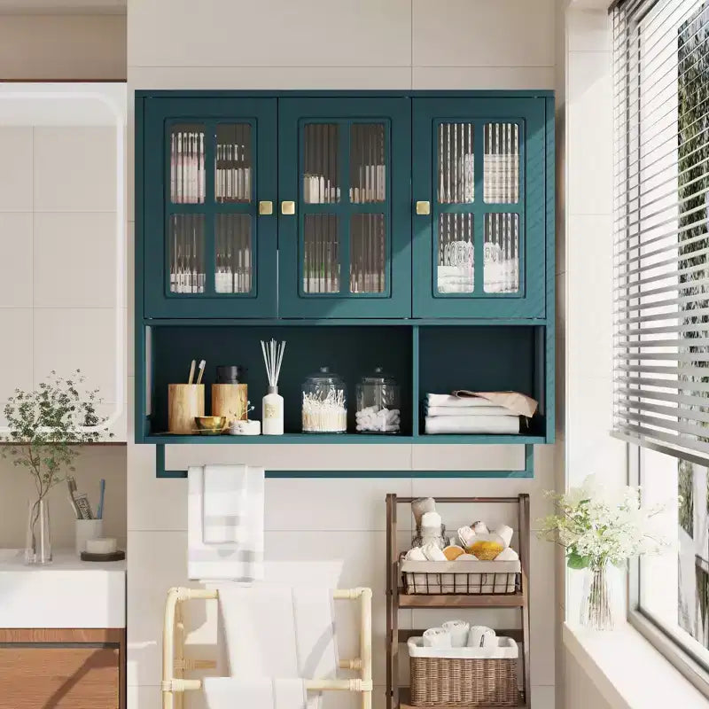 Mobiletto da parete per bagno, mobiletto da parete in legno a 3 ante con spazio portaoggetti aperto e nascosto, armadietto dei medicinali con anta in vetro e portasciugamani