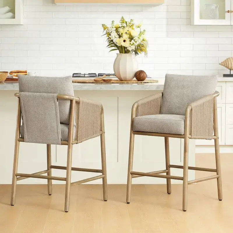 Tabouret de bar Lynn à hauteur de comptoir avec accoudoirs en bois tressé, lot de 2
