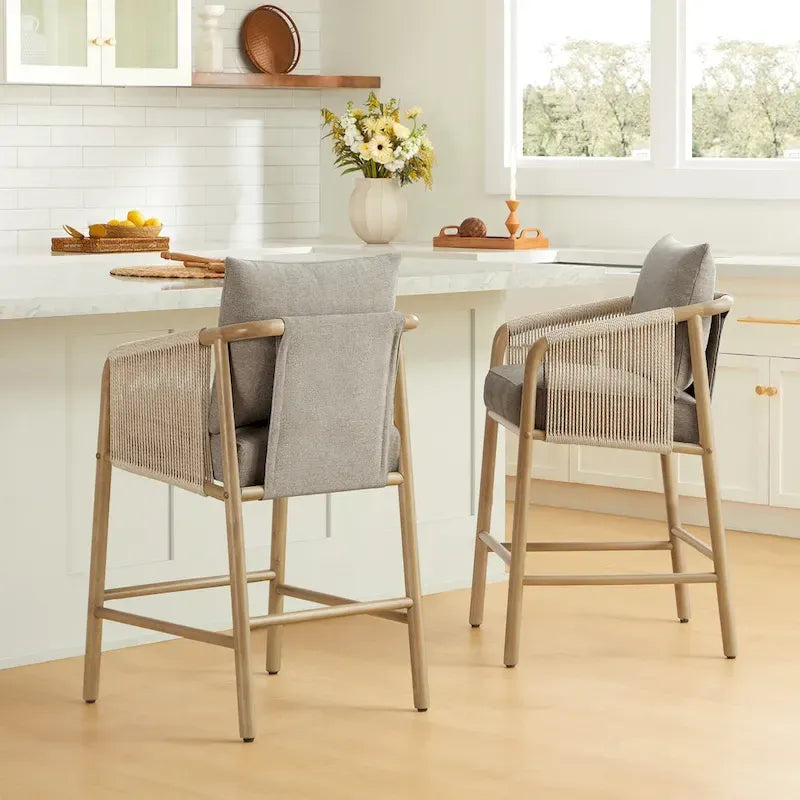 Tabouret de bar Lynn à hauteur de comptoir avec accoudoirs en bois tressé, lot de 2