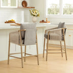 Tabouret de bar Lynn à hauteur de comptoir avec accoudoirs en bois tressé, lot de 2