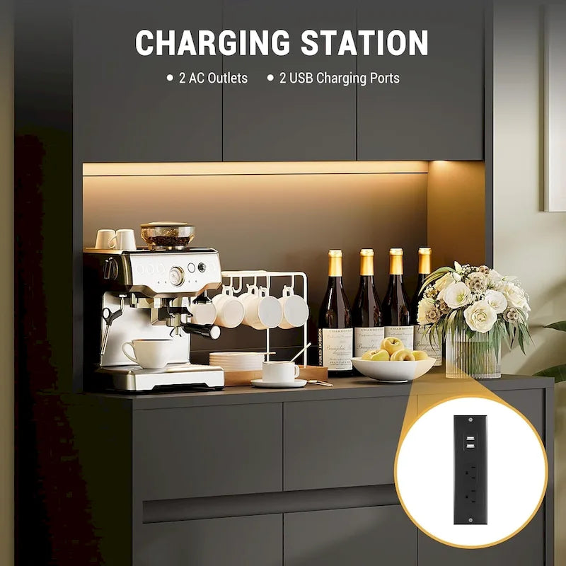 Ampia dispensa da cucina con ripiano per microonde e luci a LED