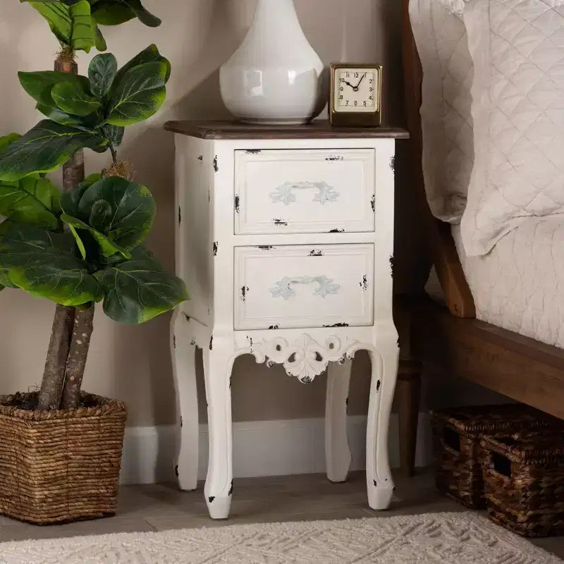 Comodino a 2 cassetti Levron con bicolore e legno anticato Noce/Bianco Antico - Baxton Studio: Tavolino contenitore da comodino