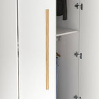 Armadio moderno freestanding in legno massiccio con ripiani