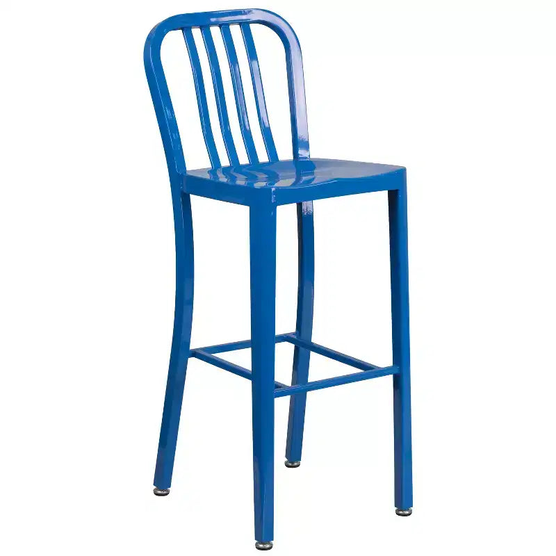 Set da tavolo da bar rotondo in metallo per interni ed esterni Flash Furniture di grado commerciale da 24 pollici con 2 sgabelli con schienale a doghe verticali