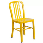 Set da tavolo Flash Furniture di livello commerciale rotondo da 24 pollici in metallo per interni ed esterni con 2 sedie con schienale a doghe verticali