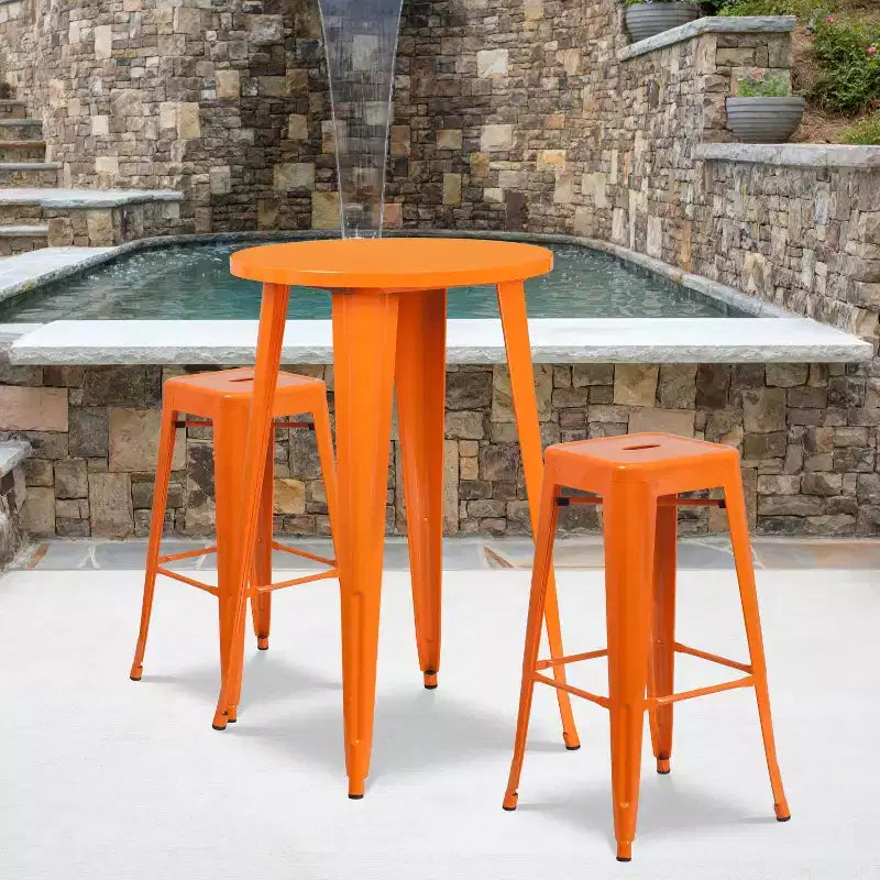 Flash Furniture Tavolo da Bar Rotondo da 24 Pollici in Metallo per Interni ed Esterni con 2 Sgabelli Senza Schienale con Seduta Quadrata