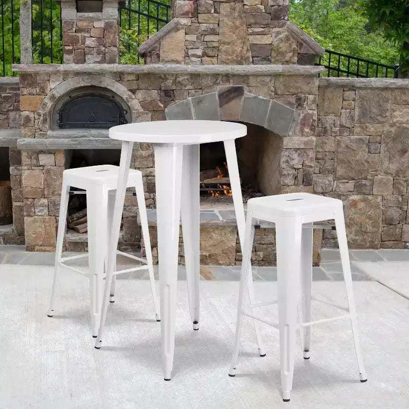 Flash Furniture Tavolo da Bar Rotondo da 24 Pollici in Metallo per Interni ed Esterni con 2 Sgabelli Senza Schienale con Seduta Quadrata
