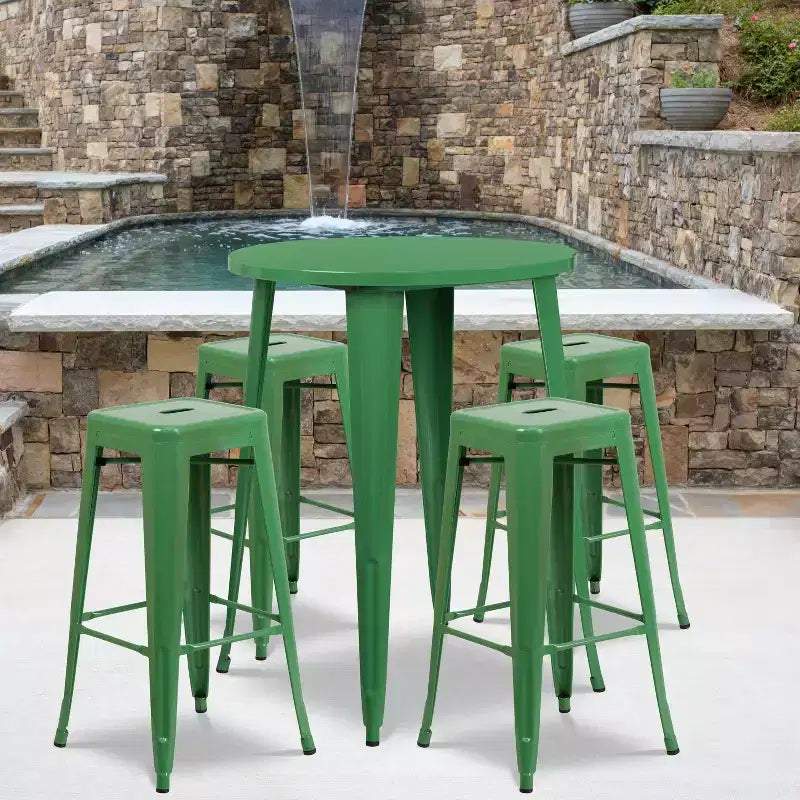 Set tavolo da bar rotondo da 30 per interni-esterni in metallo di grado commerciale Flash Furniture con 4 sgabelli senza schienale con sedile quadrato