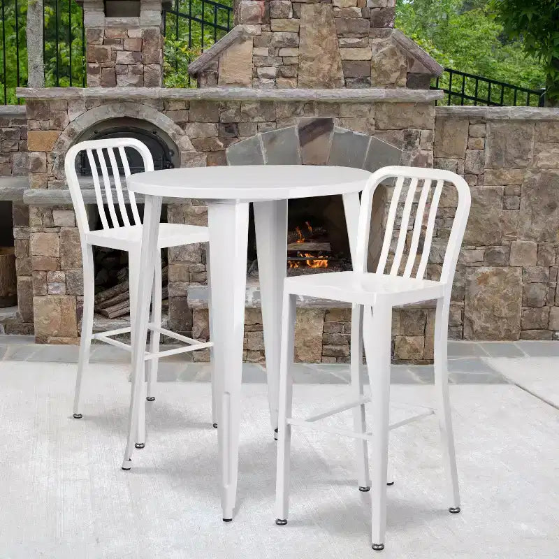 Ensemble de table de bar ronde en métal de 30 po de qualité commerciale Flash Furniture avec 2 tabourets à dossier à lattes verticales pour l'intérieur et l'extérieur