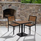 Ensemble table de bistrot d'extérieur Flash Furniture Lark avec 2 chaises et lattes en poly imitation teck