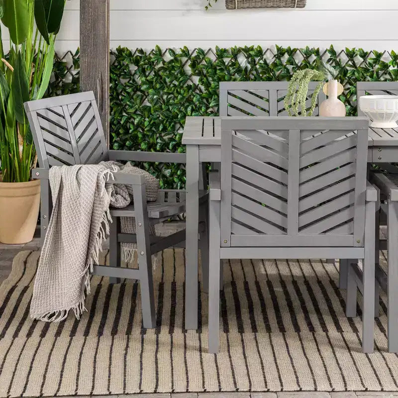 Set da pranzo da esterno Saracina Home a 7 pezzi con motivo a chevron in acacia e doghe