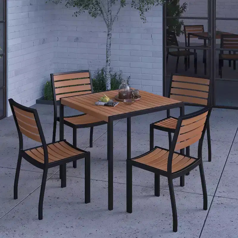 Set da 5 pezzi tavolo e sedie da patio Merrick Lane in simil-teak e metallo per interni/esterni con funzionalità per tutte le stagioni