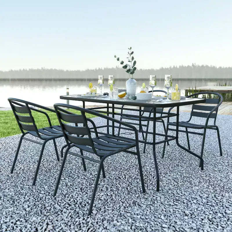 Set da 5 pezzi tavolo e sedie Emma e Oliver per patio con tavolo rettangolare in metallo 80x140 cm con piano in vetro temperato e 4 sedie impilabili in alluminio nere