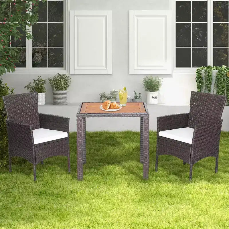 Costway Salon de Jardin 3 Pièces en Rotin, Table Plateau en Bois d'Acacia, Chaises avec Coussins