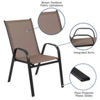 Set da patio sette pezzi Emma and Oliver con tavolo in metallo con piano in vetro temperato e 6 sedie impilabili Flex Comfort