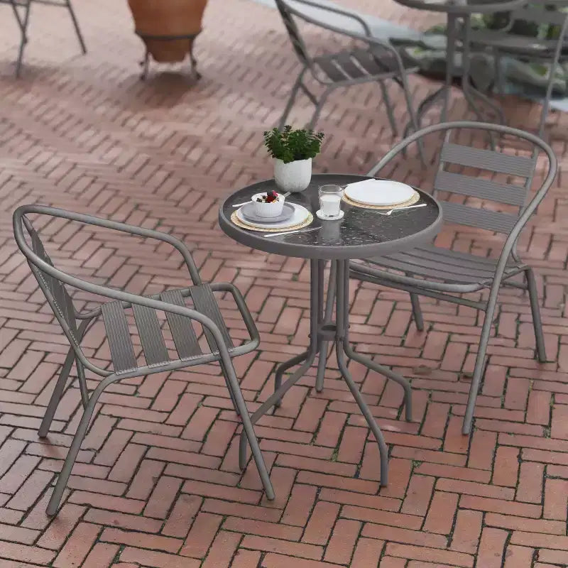 Flash Furniture Lila Tavolo Rotondo in Vetro e Metallo da 23,75" con 2 Sedie a Slat Impilabili in Alluminio e Metallo