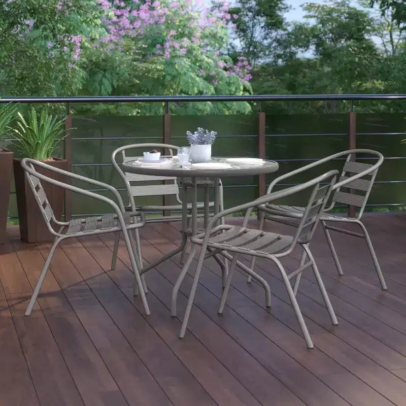 Flash Furniture Lila tavolo tondo in vetro e metallo da 31,5" con 4 sedie impilabili in metallo e alluminio a doghe