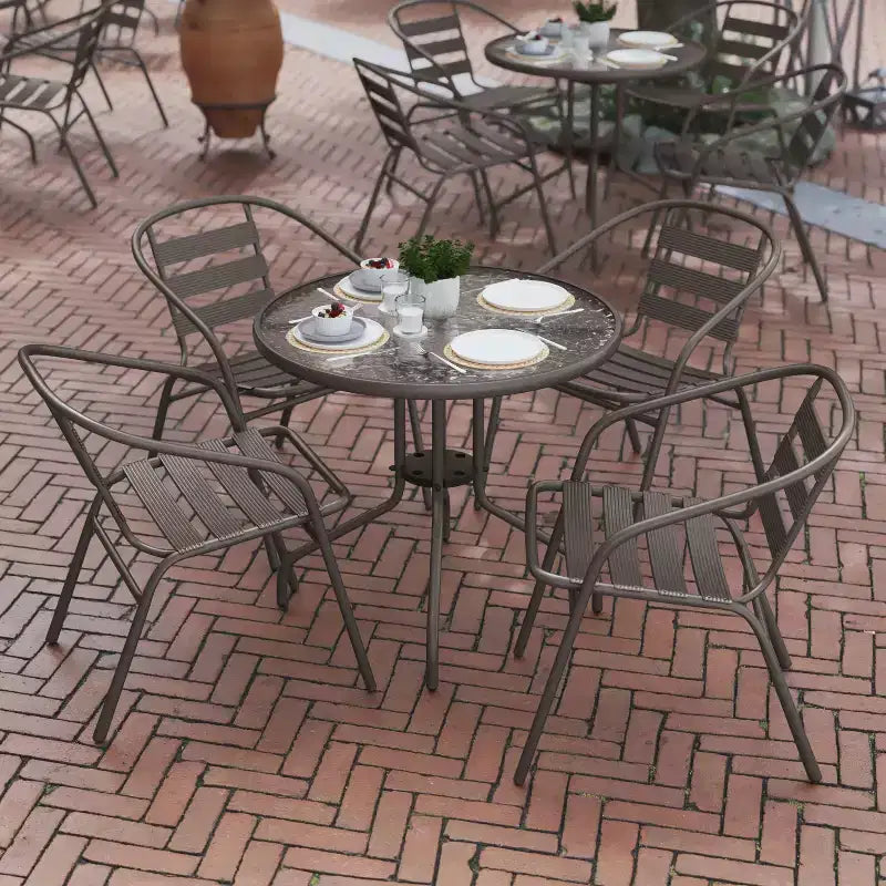 Flash Furniture Lila tavolo tondo in vetro e metallo da 31,5" con 4 sedie impilabili in metallo e alluminio a doghe