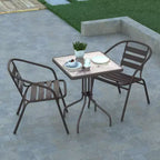 Table Emma et Oliver carrée à plateau en verre de 59,7 cm avec 2 chaises empilables à lattes en aluminium