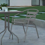 Table Emma et Oliver carrée à plateau en verre de 59,7 cm avec 2 chaises empilables à lattes en aluminium
