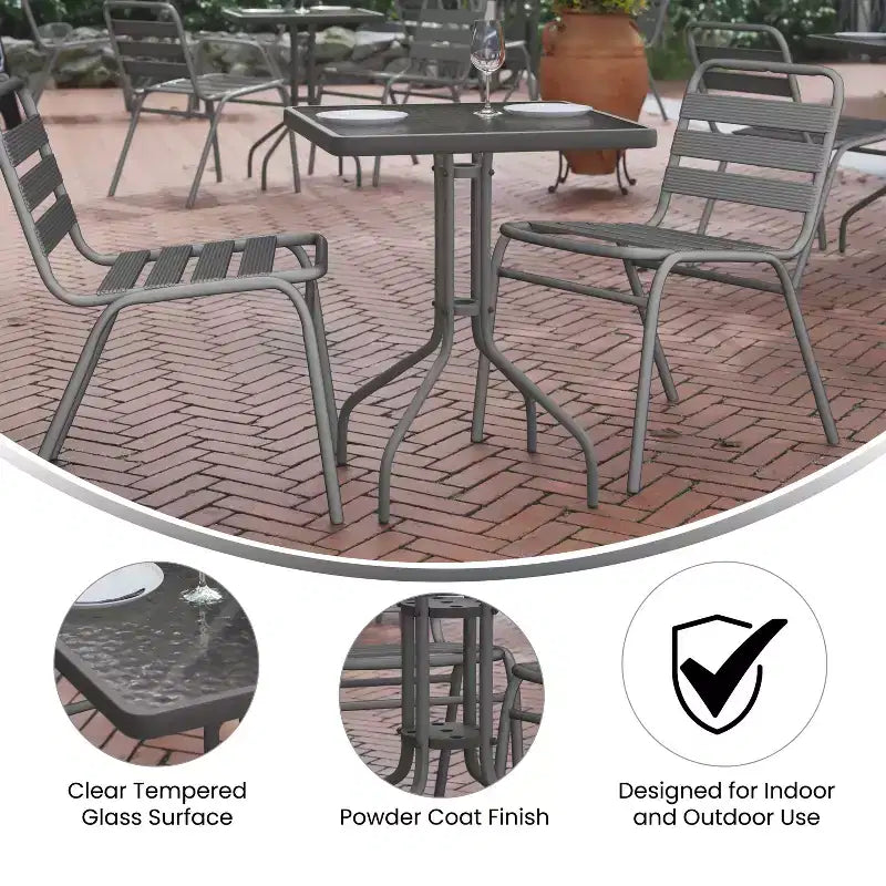 Table Emma et Oliver carrée à plateau en verre de 59,7 cm avec 2 chaises empilables à lattes en aluminium