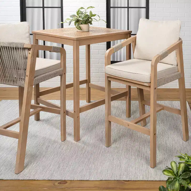 Set da bar da esterno JONATHAN Y Porto Modern Coastal a 3 pezzi in legno di acacia con cuscini