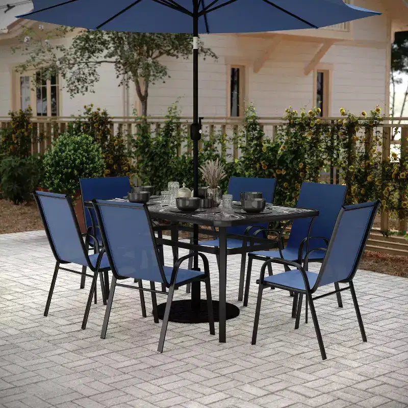 Set da pranzo da esterno Flash Furniture Brazos da 7 pezzi di livello commerciale con tavolo da esterno in vetro temperato e 6 sedie con sedili e schienali in materiale Flex Comfort