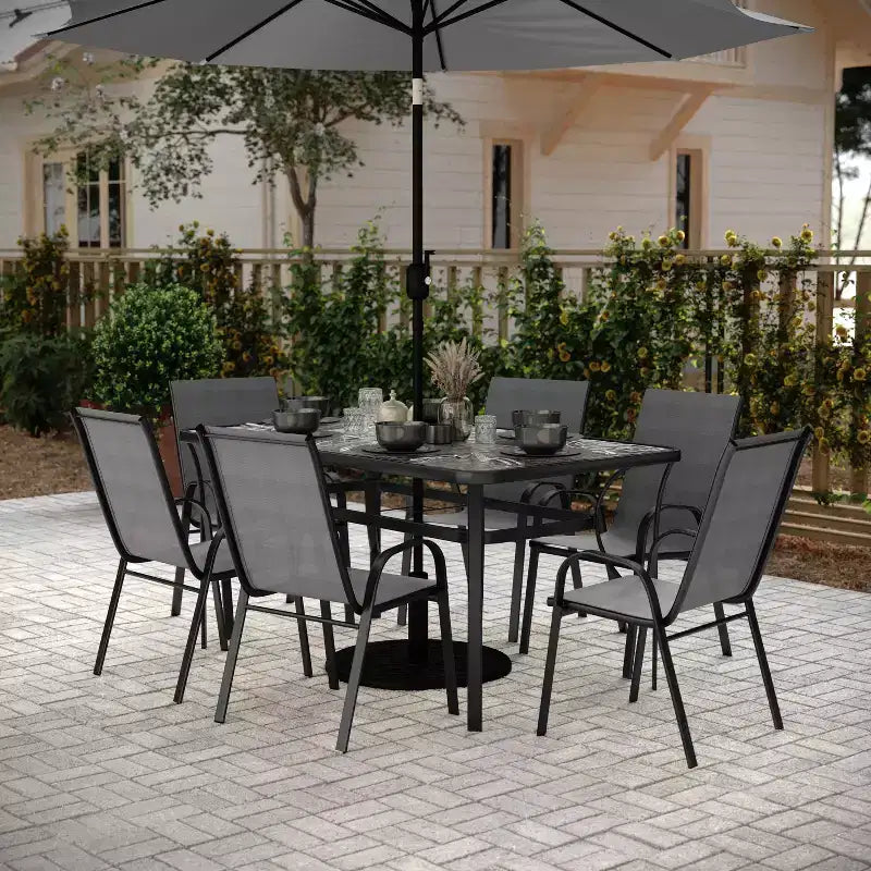 Set da pranzo da esterno Flash Furniture Brazos da 7 pezzi di livello commerciale con tavolo da esterno in vetro temperato e 6 sedie con sedili e schienali in materiale Flex Comfort