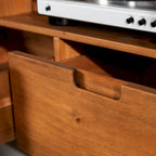 Mobile TV Middlebrook Alby in legno massello 58 pollici in stile Mid-Century