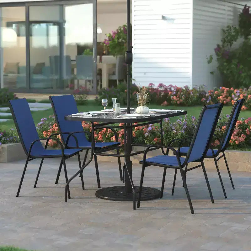 Set da pranzo da esterno 5 pezzi Emma e Oliver con tavolo da patio con ripiano in vetro temperato e 4 sedie impilabili in Textilene Flex Comfort