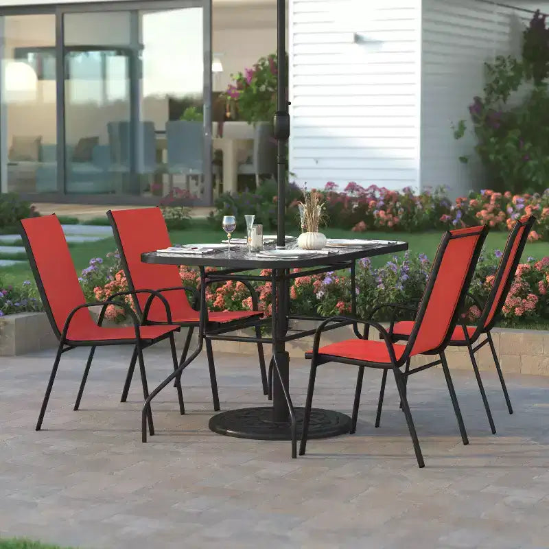 Set da pranzo da esterno 5 pezzi Emma e Oliver con tavolo da patio con ripiano in vetro temperato e 4 sedie impilabili in Textilene Flex Comfort