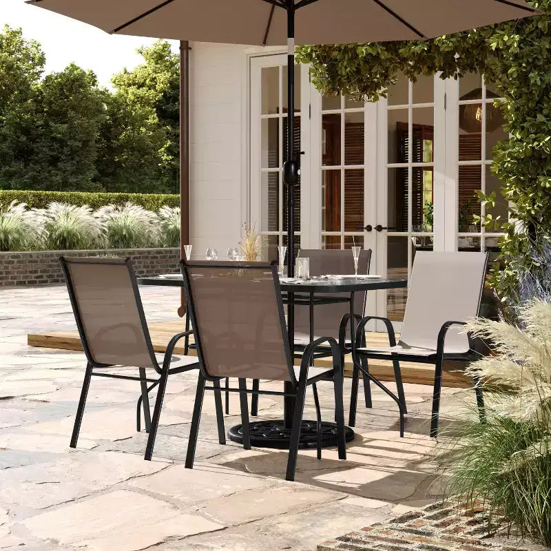 Set da pranzo da esterni Flash Furniture Brazos 5 pezzi di grado commerciale con tavolo da patio in vetro temperato e 4 sedie con sedute e schienali in materiale Flex Comfort