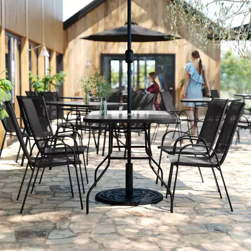 Set da pranzo da esterni Flash Furniture Brazos 5 pezzi di grado commerciale con tavolo da patio in vetro temperato e 4 sedie con sedute e schienali in materiale Flex Comfort
