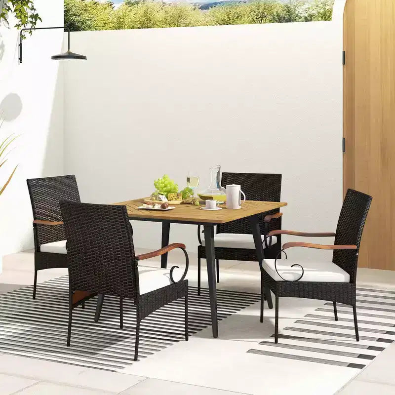 Costway Ensemble de salle à manger 5 pièces en rotin synthétique avec table et chaises, coussins et trou de parasol de 1,9 po