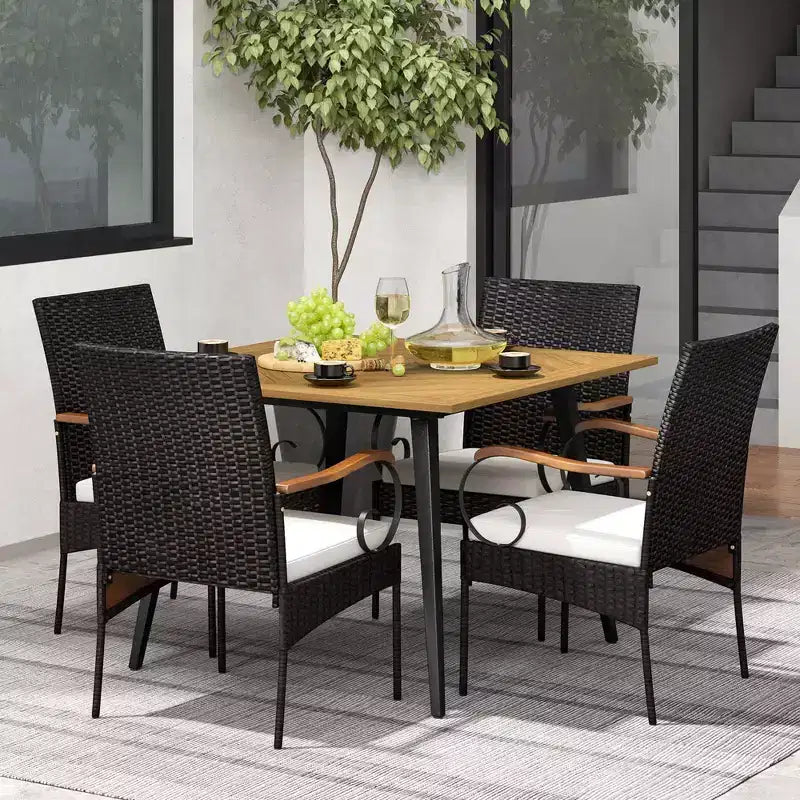 Costway Ensemble de salle à manger 5 pièces en rotin synthétique avec table et chaises, coussins et trou de parasol de 1,9 po