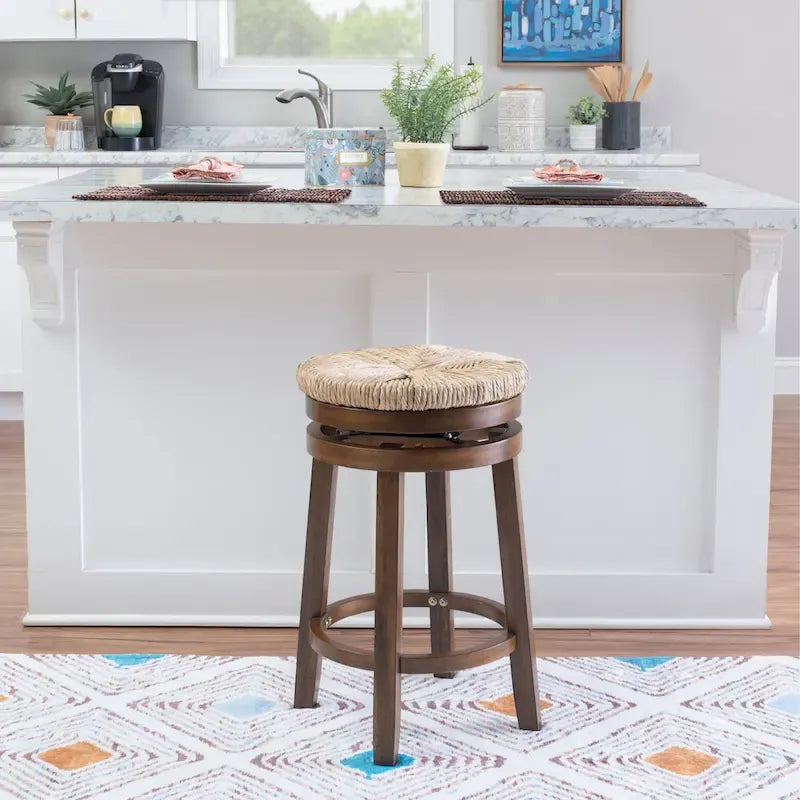 Tabouret de comptoir pivotant sans dossier Maya avec assise en jonc de mer