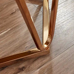 Tavolino Rotondo Moderno in Finto Marmo Henderson SEI Furniture con Base Geometrica Dorata
