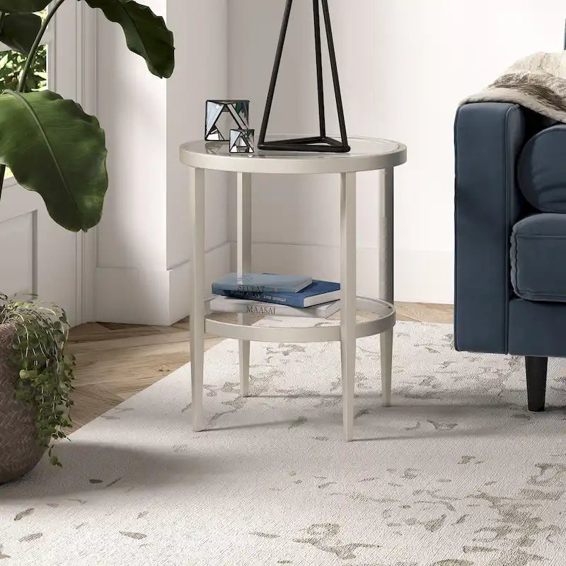 Table d'appoint ronde Hera de 19,63 po de largeur avec étagère en verre transparent