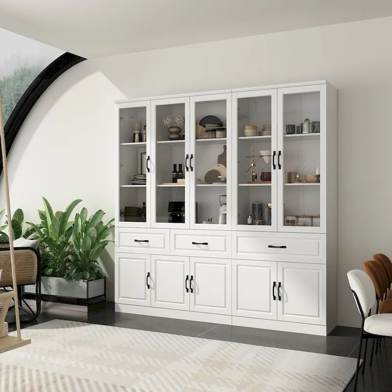 Grand buffet blanc, meuble de cuisine élégant avec portes vitrées d'exposition