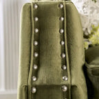 Divano Olie con rivestimento in tessuto verde transizionale e schienale trapuntato di Furniture of America