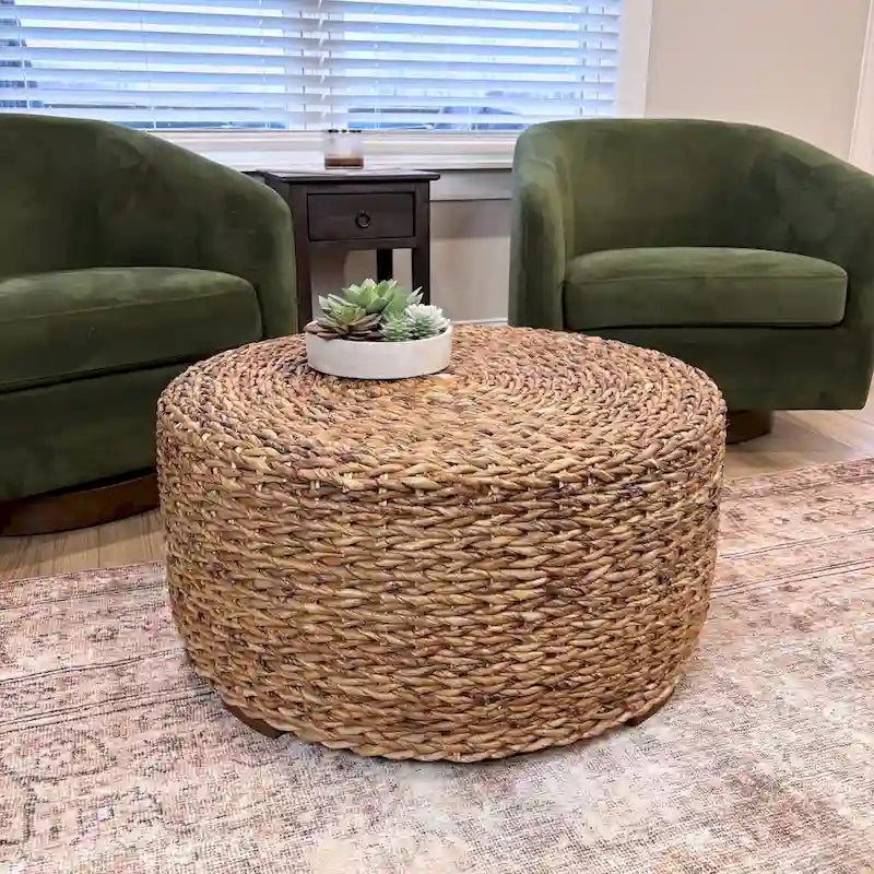 Tavolino/Pouf rotondo in abaca naturale intrecciato a mano di East at Main