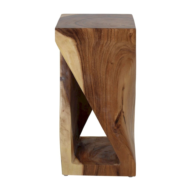 Tavolino scolpito in legno naturale di East at Main